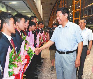 【圣保罗世赛】第43届世界技能大赛中国代表团凯旋 尹蔚民前往机场迎接并发表讲话表示祝贺 【圣保罗世赛】第43届世界技能大赛中国代表团凯旋 尹蔚民前往机场迎接并发表讲话表示祝贺